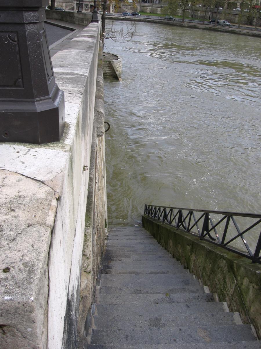 3SeineWaterstairs.jpg.jpg